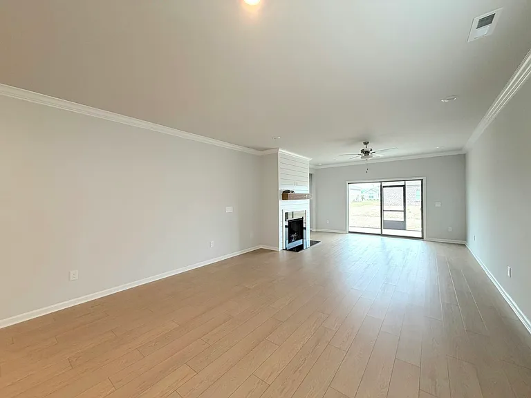 204 Stockyard Cir — Photo 8