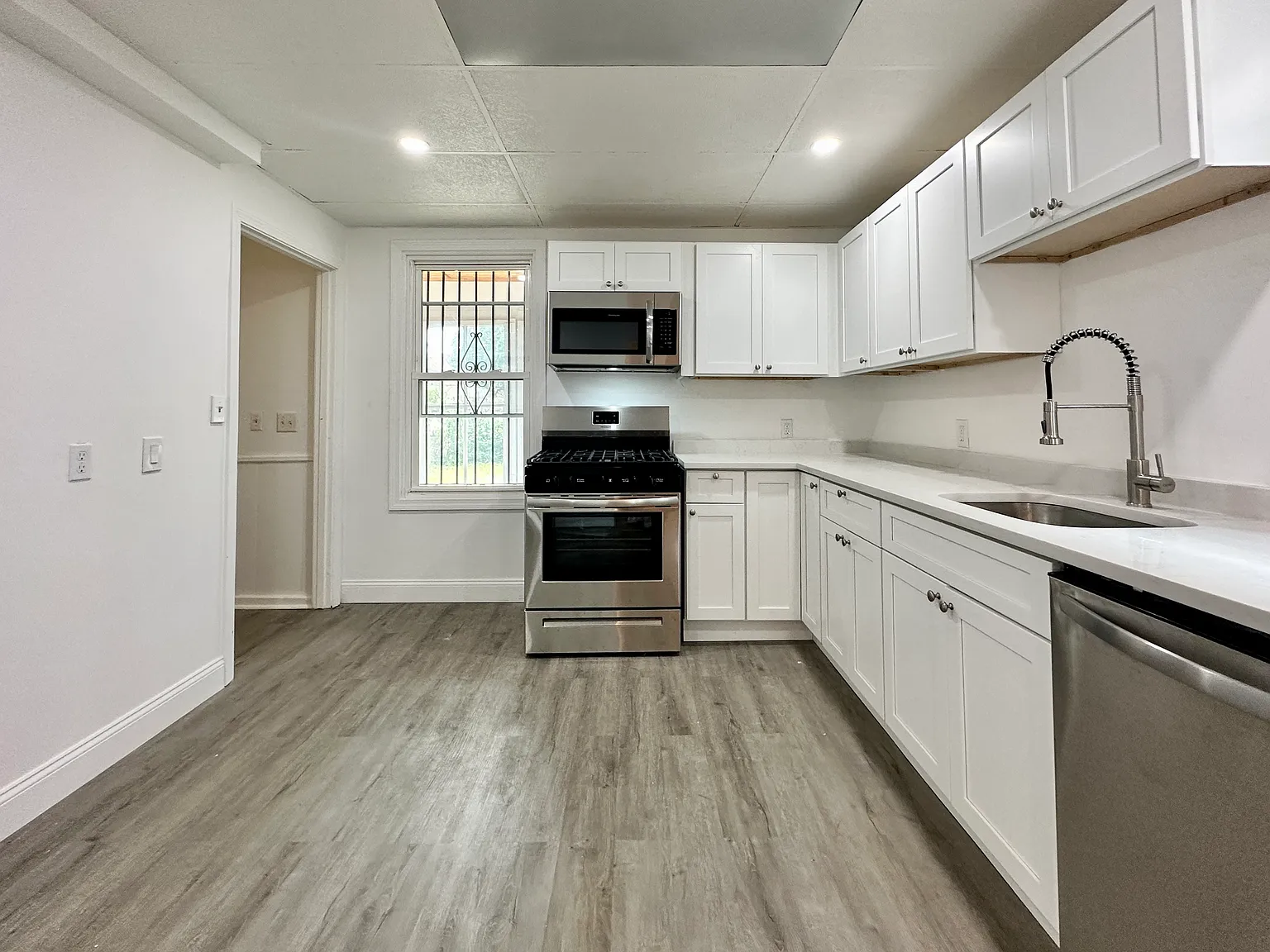 4 bed, 1380 sqft, $2,950 — Photo 4