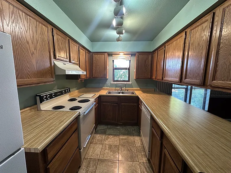 1500 Ellendale Ct — Photo 8
