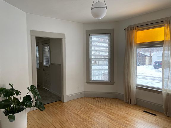 3rd image of 2338 Fillmore St NE #1