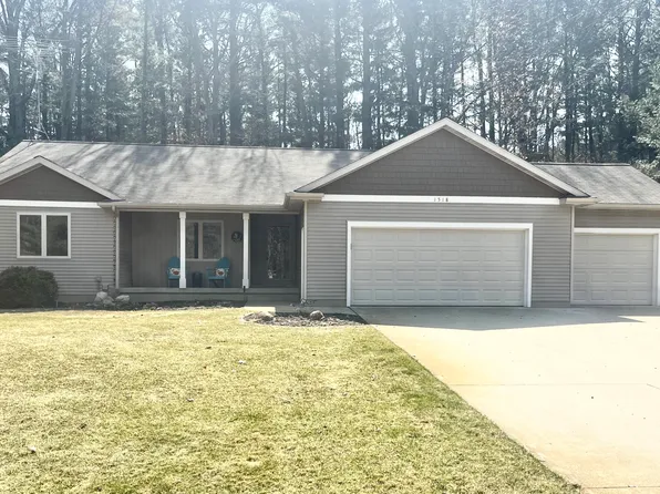 1518 Pleasant Wood Dr NE, Rockford, MI 49341