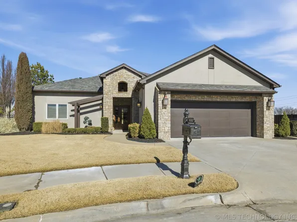 8402 S Nogales Ave W, Tulsa, OK 74132