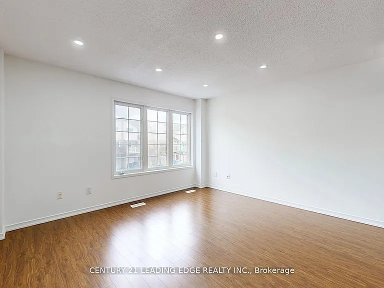 38 Rumi Cres — Photo 9