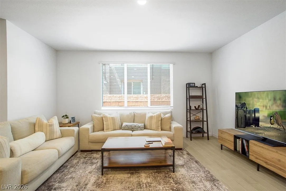 3 bed, 2.5 bath, 1784 sqft, $2,000 — Photo 2