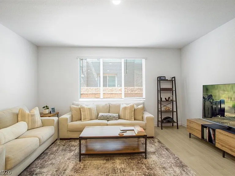 1529 Eva Crossing Pl — Photo 2