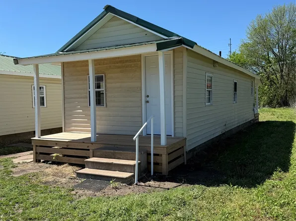 122 E Choctaw St, Holdenville, OK 74848