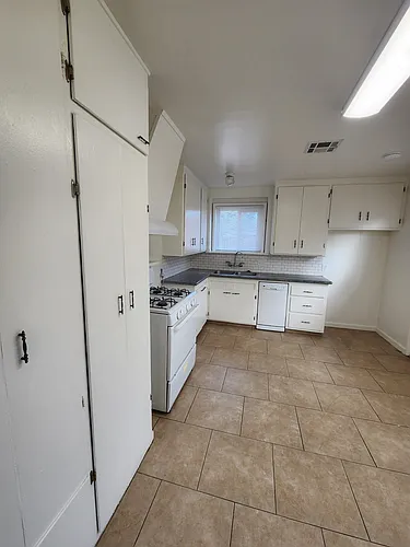 220 W Feemster Ave Photo 1