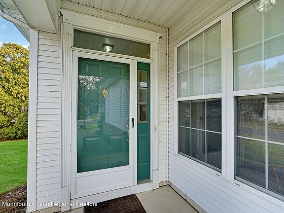 3rd image of 25 Summerwinds Dr