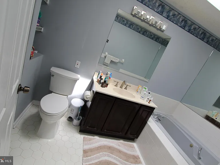 6 Halstead Pl — Photo 21