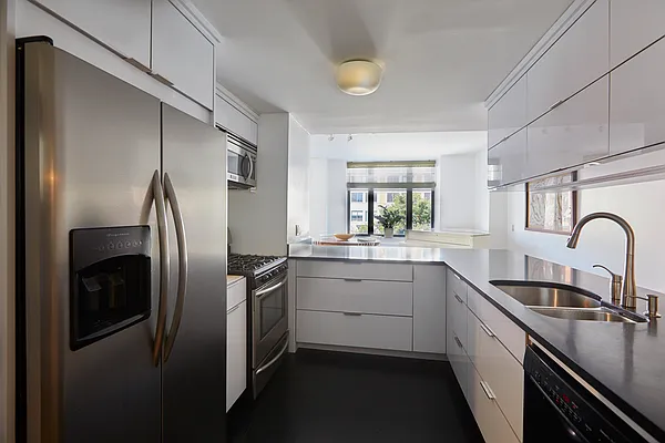 Sold by R New York | media 26