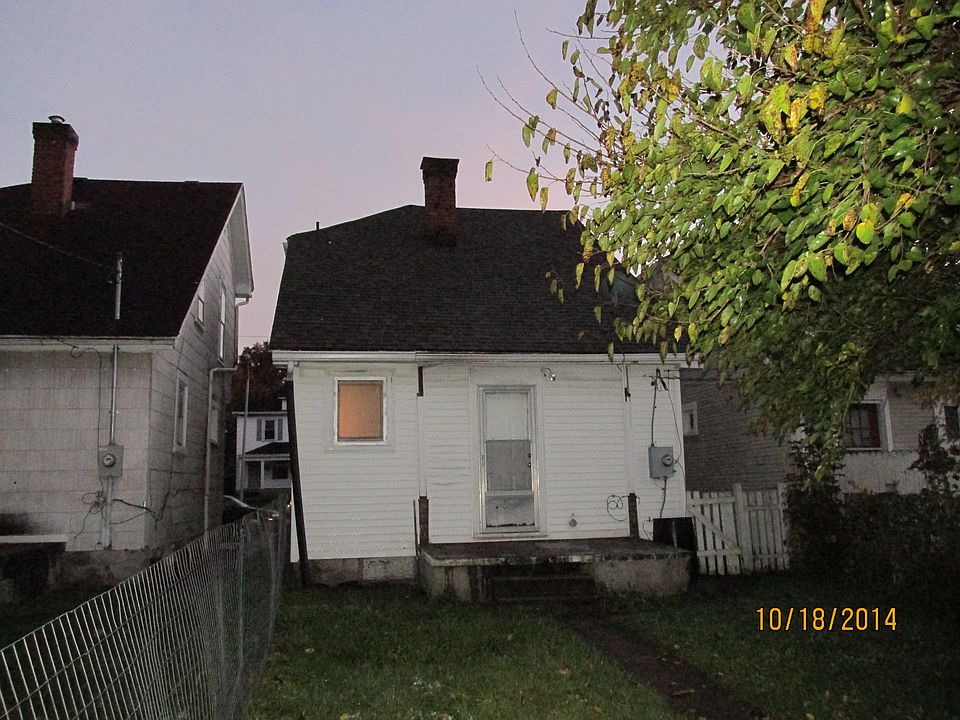 2nd image of 2218 Grand Blvd
