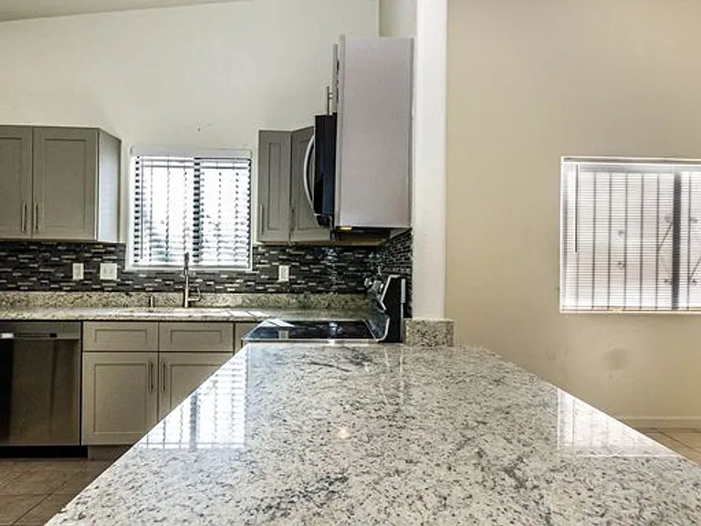 610 E Waverly St #1 & 2 — Photo 7