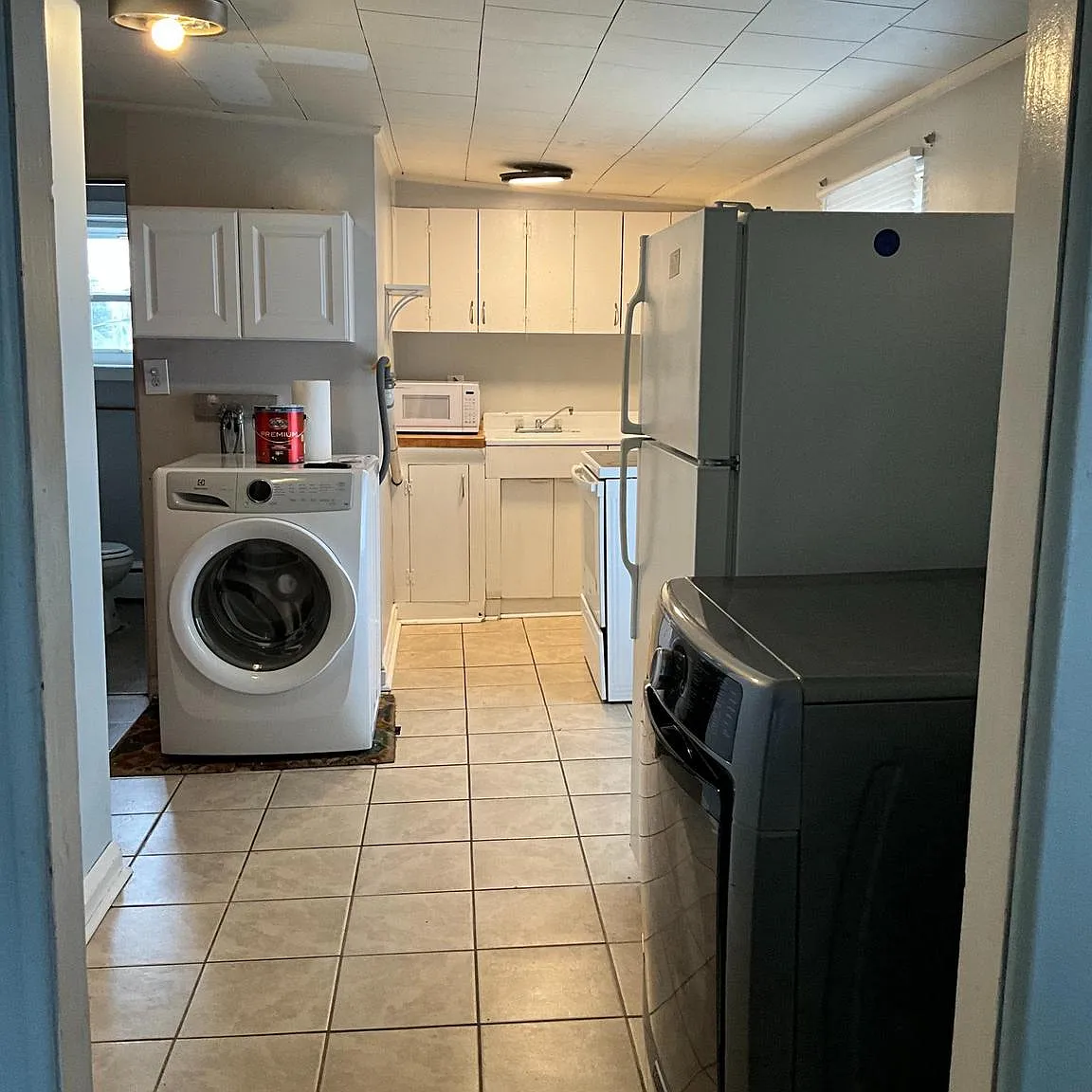 3 bed, 1.0 bath, 800 sqft, $1,350 — Photo 4