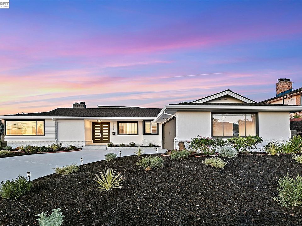 1st image of 2356 Marineview Dr