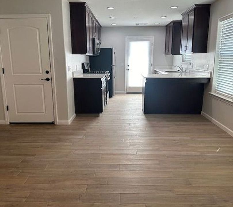 2nd image of 2380-2392 Oakmont Cir #2398