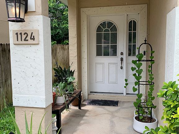 3rd image of 1124 Hardy Ave