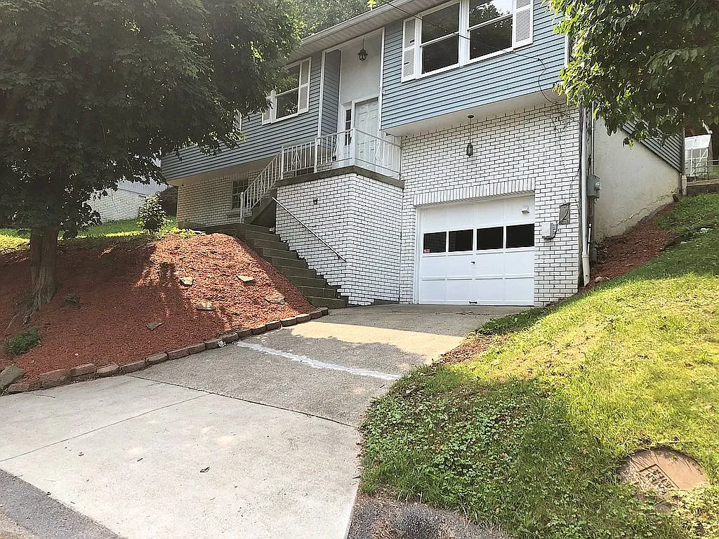 144 Doyle St photo 1