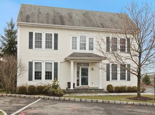 6 Heritage Ct, Port Chester, NY 10573