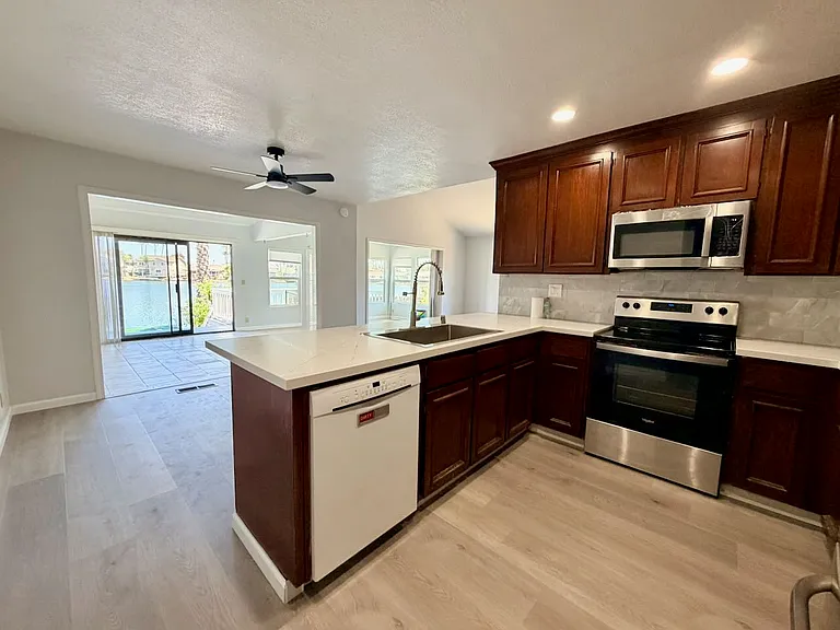 1323 Discovery Bay Blvd — Photo 29