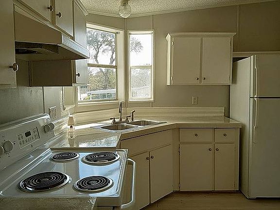3rd image of 2231 Abbottwoods Ln