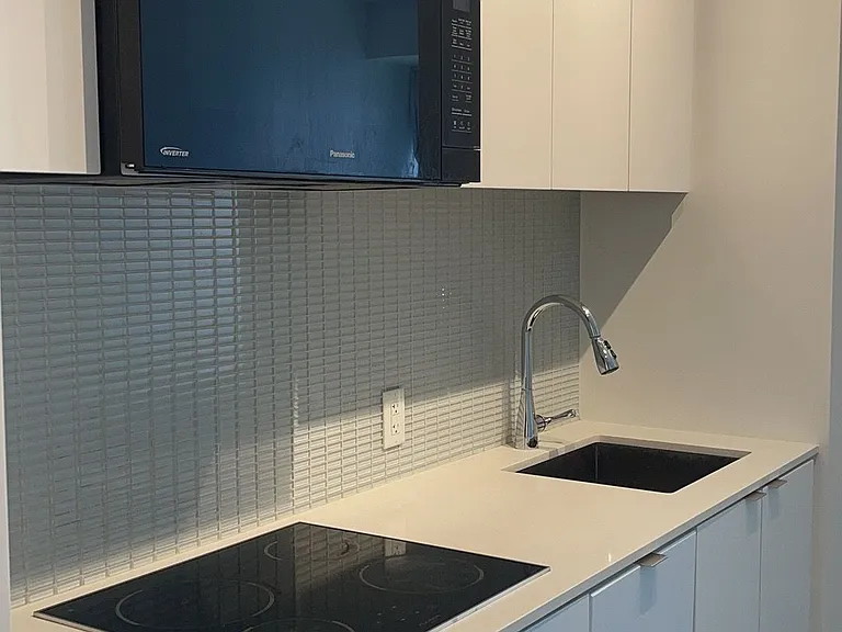 7 Grenville St #811 — Photo 8