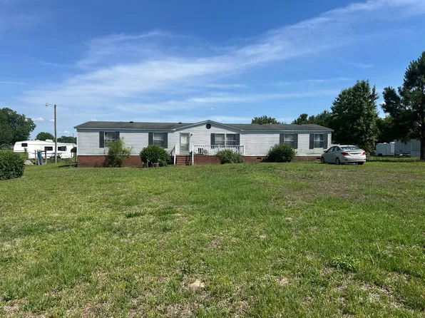 6390 Wayne Memorial Dr NE, Pikeville, NC 27863