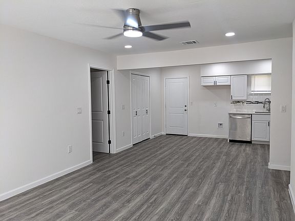 3rd image of 3333 Airport Blvd