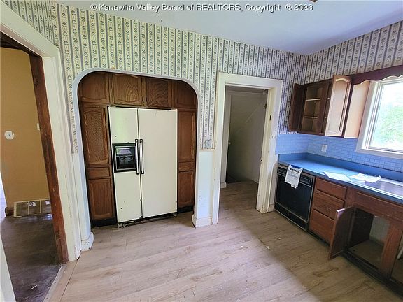 5th image of 4605 Sissonville Dr