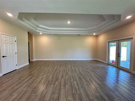 4th image of 1404 LOWRY AVENUE E