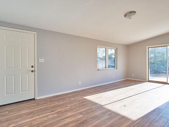 5th image of 2118 S Norton Ave