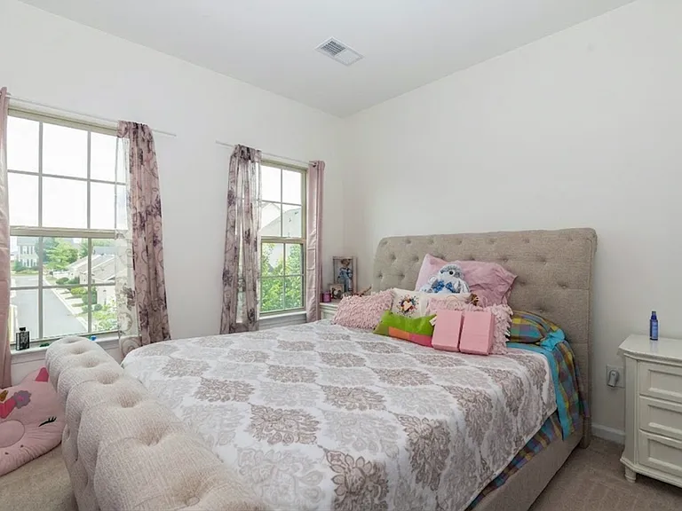 1415 Village Green Way — Photo 18