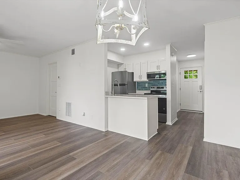 2024 Sea Cliff Dr N — Photo 6