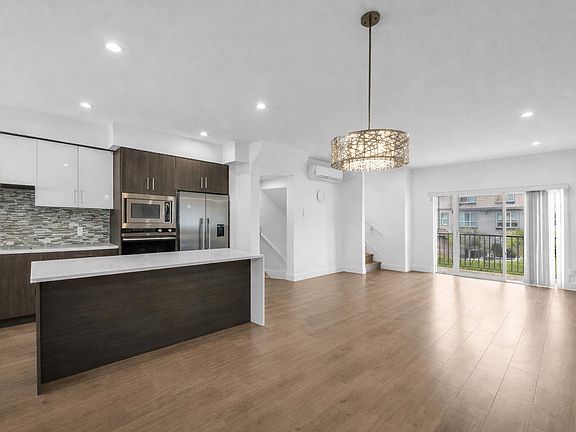 5th image of 9680 Alexandra Rd #89