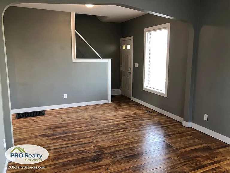 1520 Dayton Ave — Photo 2