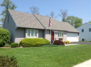 52 Pine Ridge Cir, Enola, PA 17025