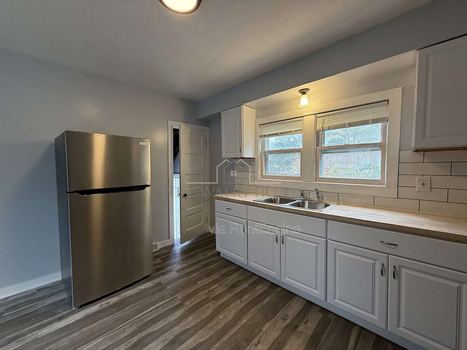 4 bed, 1.0 bath, 1240 sqft, $1,350 — Photo 4