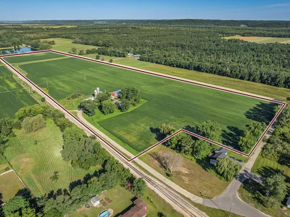 860 Sharon St, Arena, WI 53503