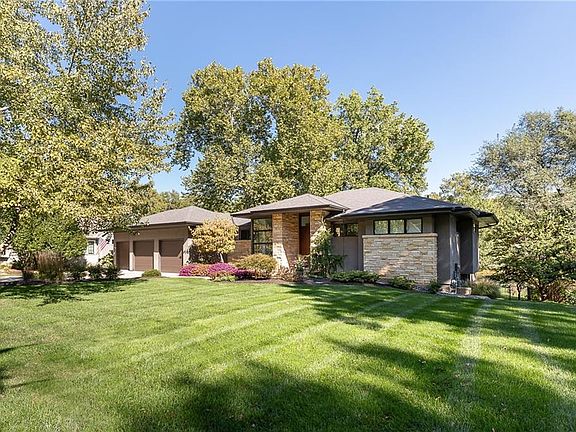 3rd image of 9645 Manor Rd