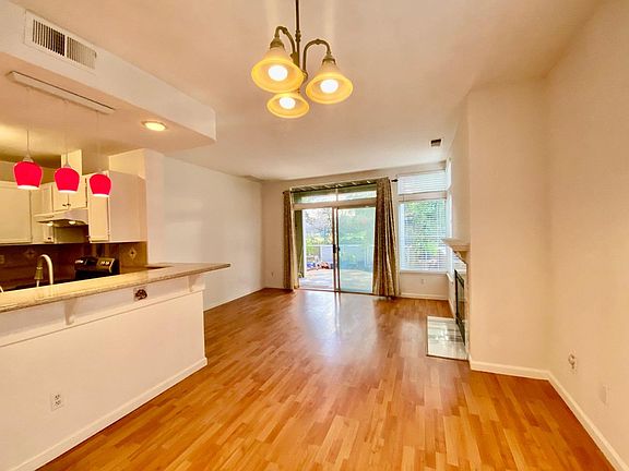 3rd image of 1729 Parkview Green Cir