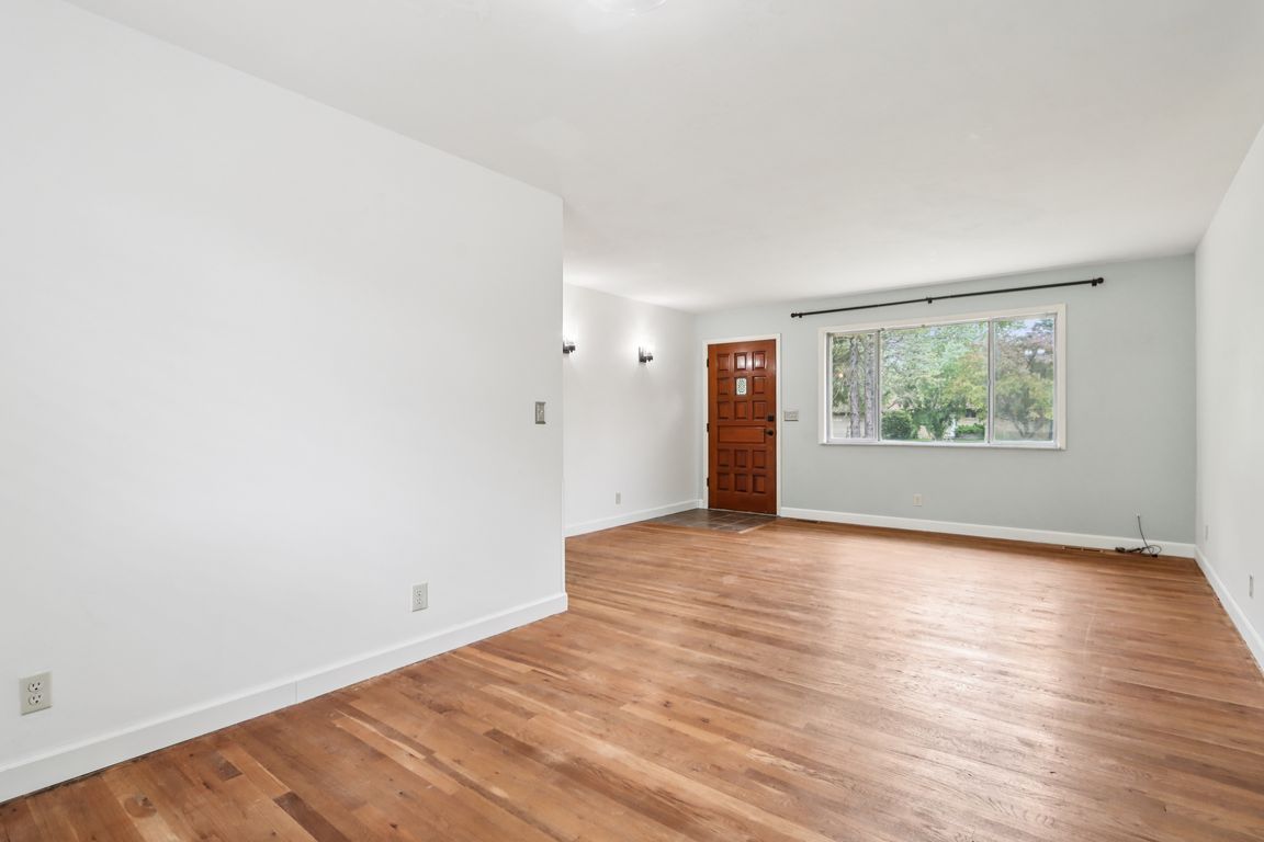 Dunbar Dr-0406-036.jpg