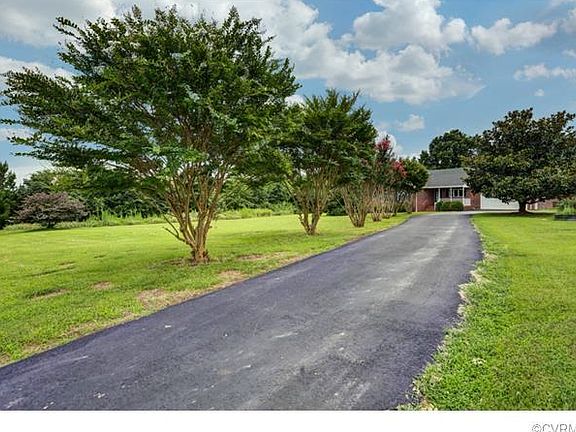 2nd image of 2979 Pineview Dr