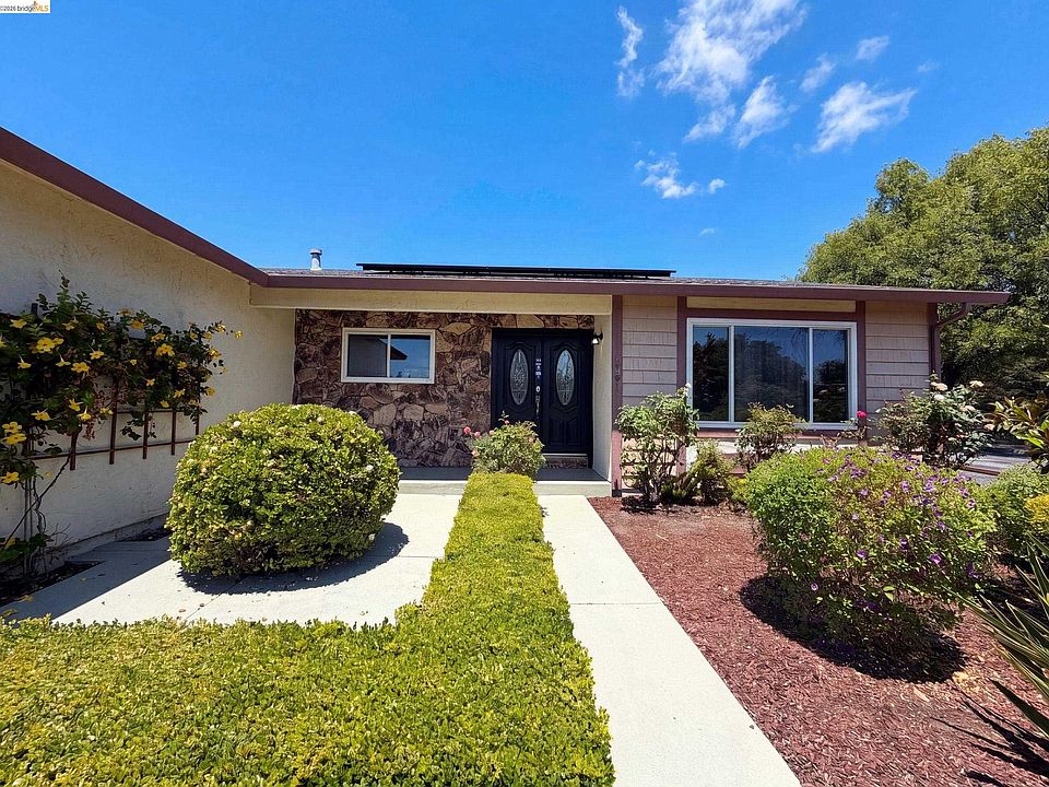 1st image of 1091 Fox Meadow Way
