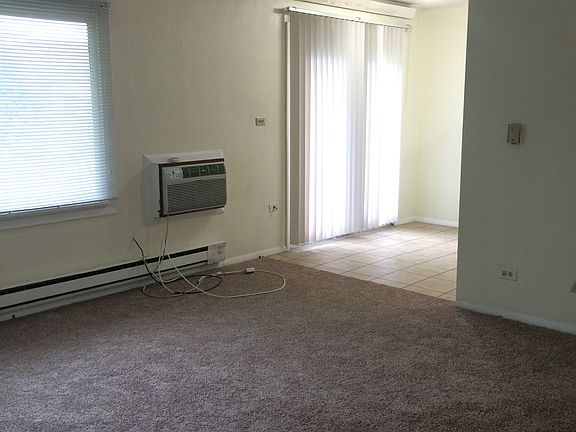 3rd image of 2905 Willow Ln APT D1