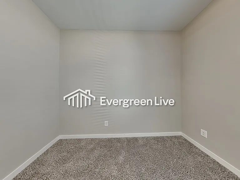 156 Park Dr N — Photo 12
