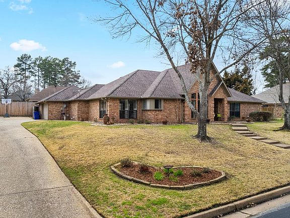 2nd image of 1723 Old Oak Dr