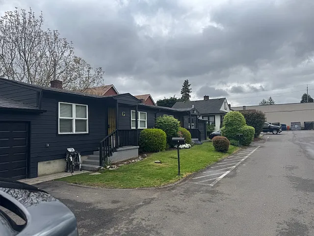 4344 NE Jarrett St #G — Photo 2