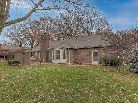 3rd image of 16604 E George Franklyn Dr