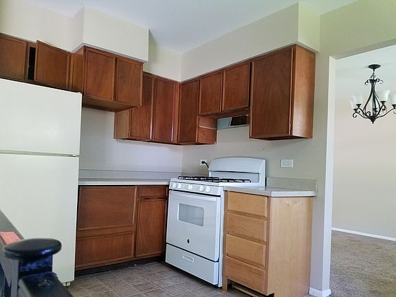 2nd image of 106 Mariposa Ave