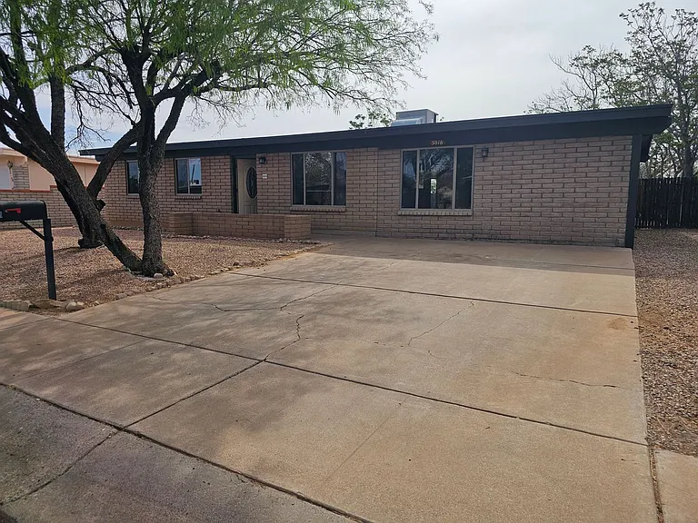 5018 Evergreen Dr — Photo 1