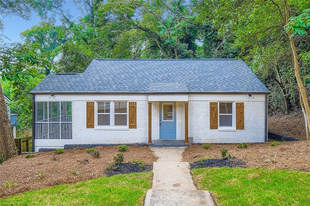 3 bed, 1.0 bath, 825 sqft, $1,995 — Photo 1